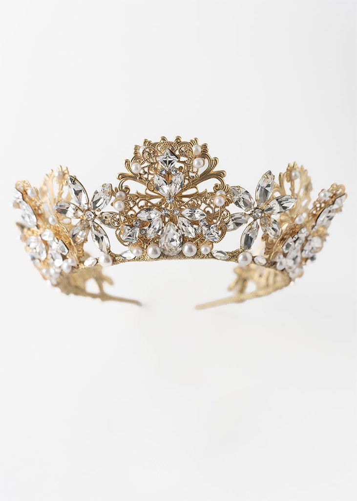 Everleigh crown has pretty filigrees with hand beading of pearls and rhinestone spread out over the headpiece.