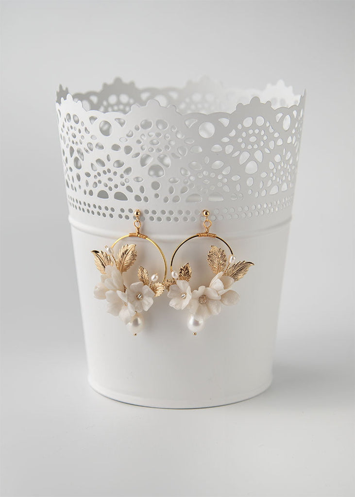 Azalea gold earrings with floral details