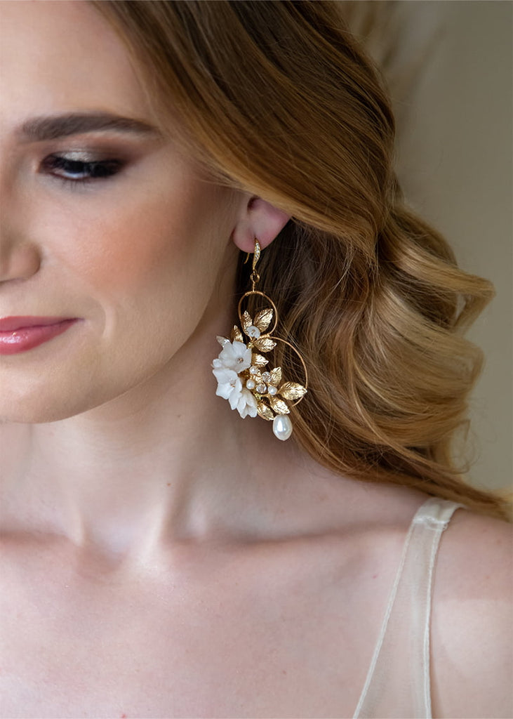 Earrings with handmade flowers.