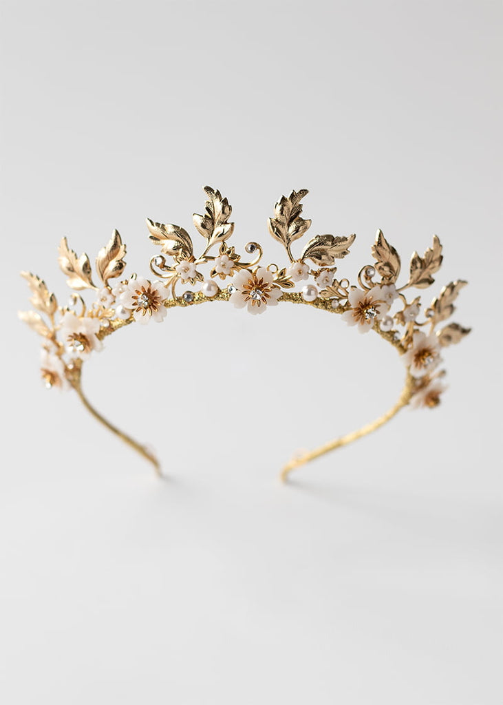Bridal crown Delphine with floral details
